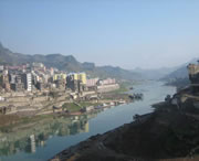 沿河城市风光