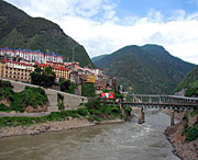雅江城市风光